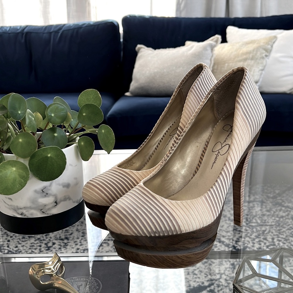 Jessica Simpson platform heels 7.5